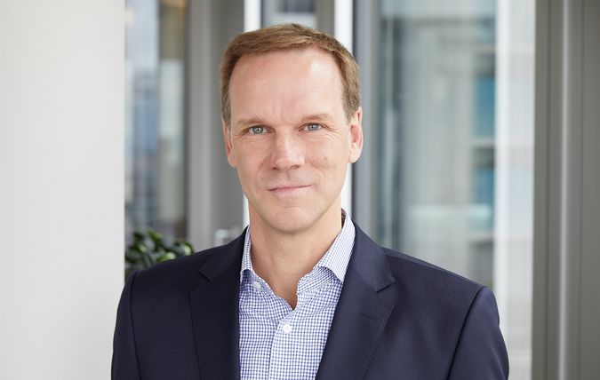 Dr. Sven H. Schneider